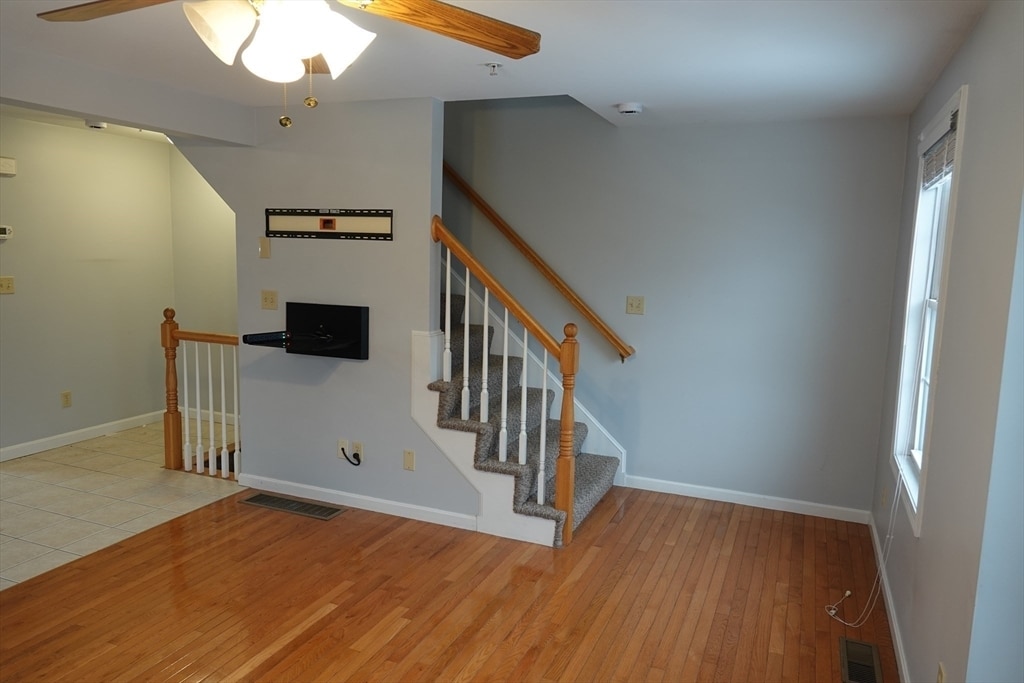 Building Photo - 56 Gardner Ave