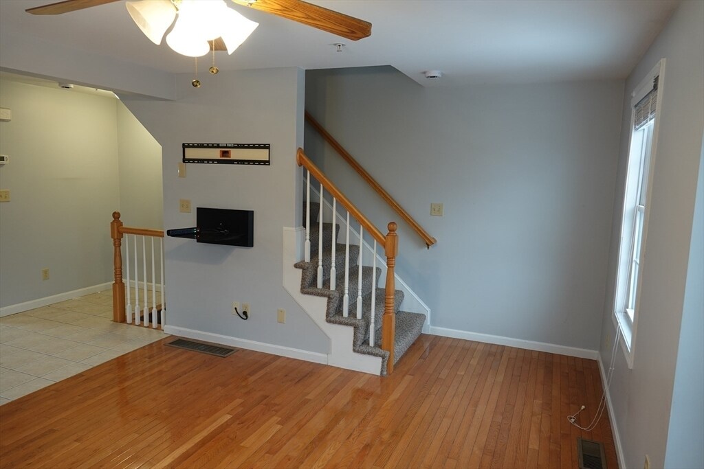 Foto del edificio - 56 Gardner Ave