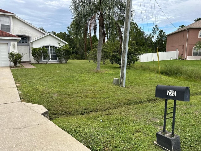 Foto del edificio - 725 Hawk Ln