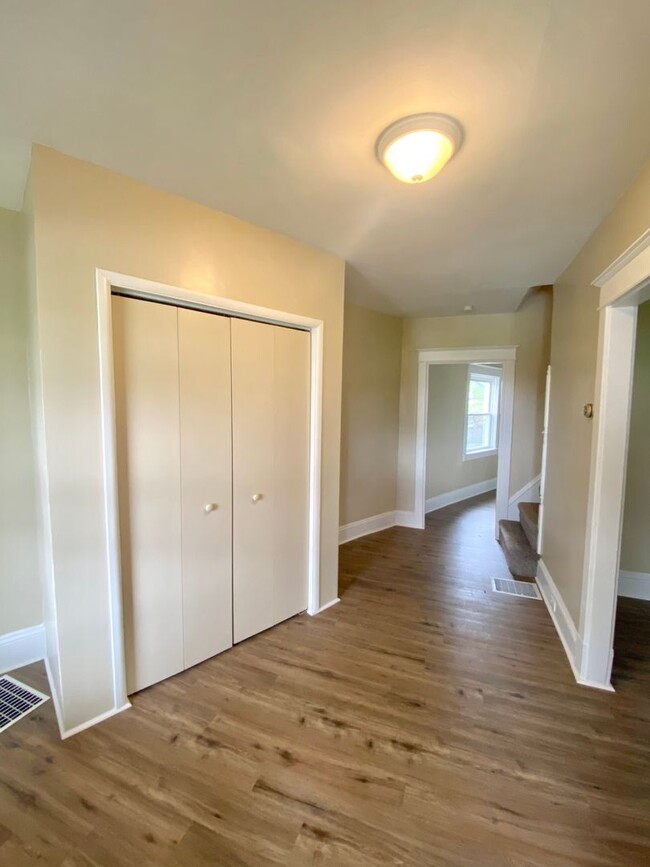 Building Photo - Fantastic 2 Bedroom, 1 Bathroom Townhome-N...