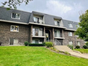 Building Photo - 875 Tree Ln