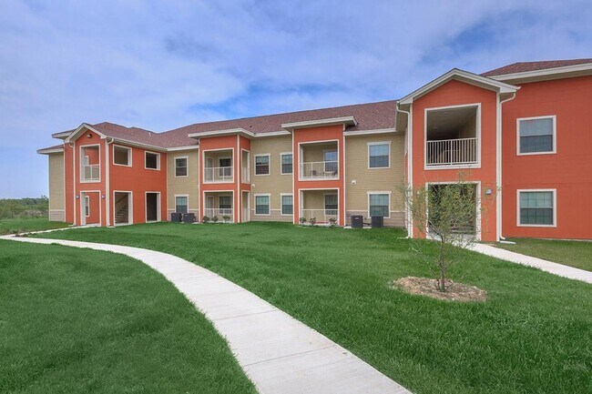 Building Photo - 315 Butterfly Garden Dr