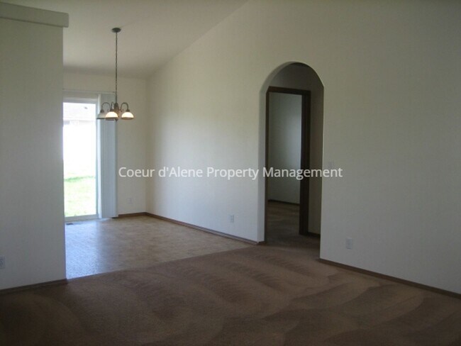 Foto del edificio - 3 bed house in Fieldstone!