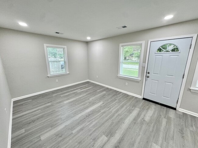 Building Photo - 4062 Alpine Ave