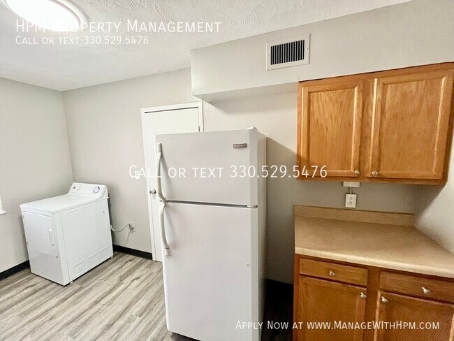 Foto del edificio - Remolded Three Bedroom Apartment for Rent