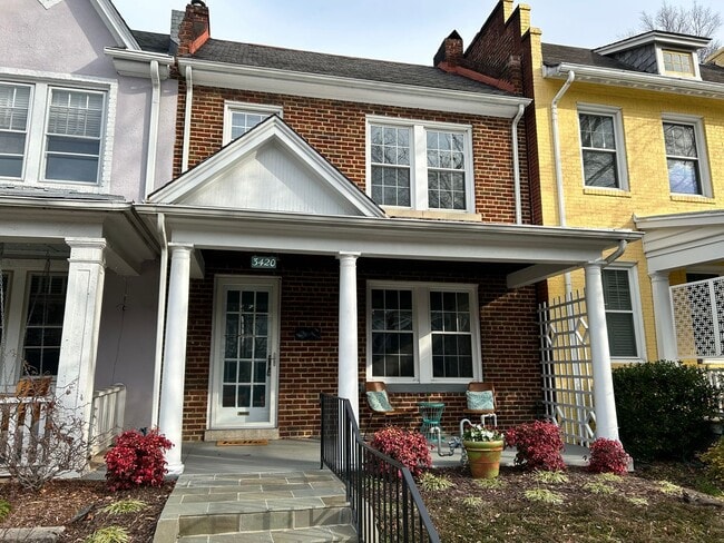 Building Photo - Rare Find 3 Bedroom 1.5 Bath Home in Caryt...