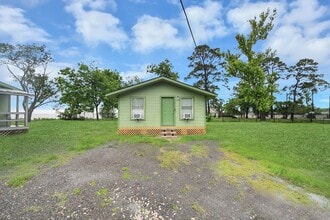 Building Photo - 17111 River Rd