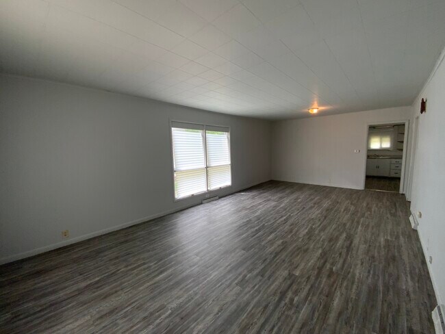 Building Photo - 610 Harmon St