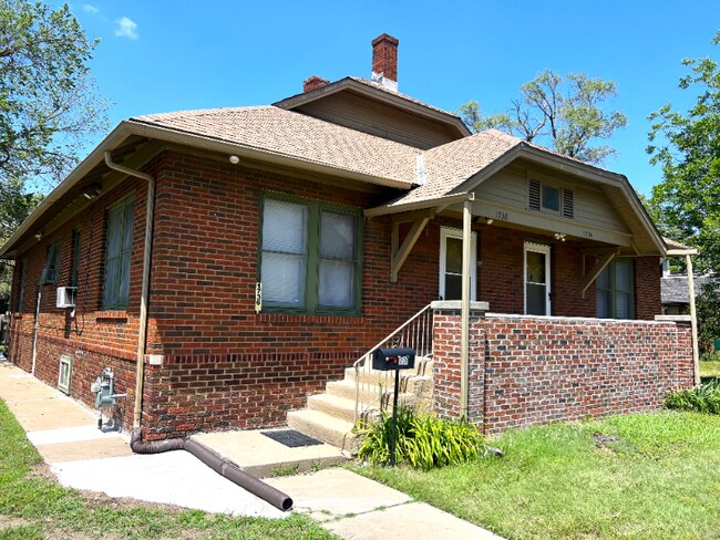 Building Photo - 1734 W 13th St N