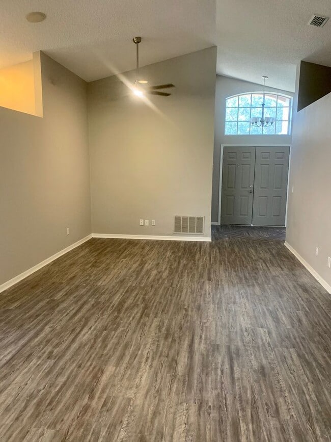 Building Photo - FOR RENT!!! BEAUTIFUL AND UPDATED 3 BED 2 ...