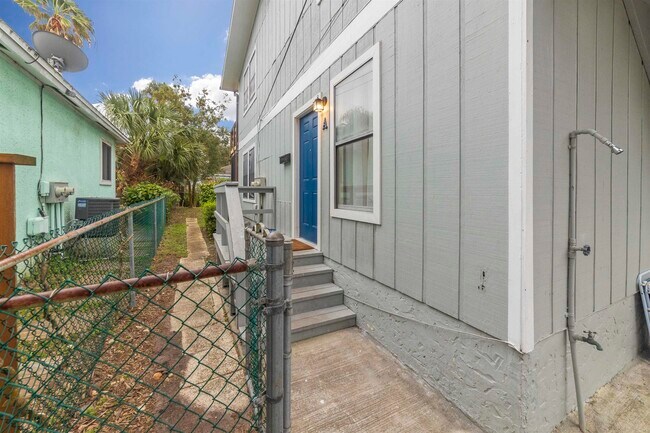 Building Photo - 207 9th St