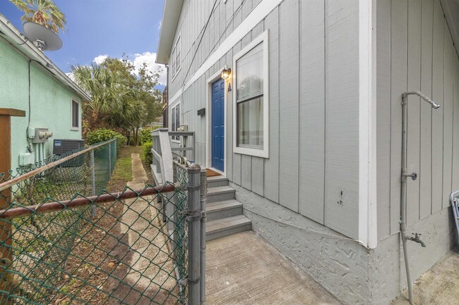 Building Photo - 207 9th St