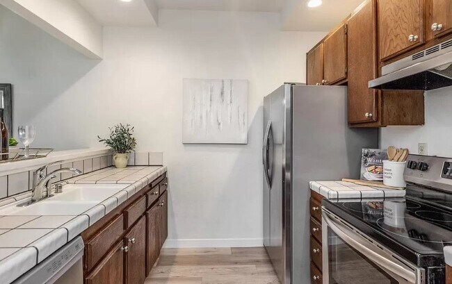 Building Photo - Move right in to this beautiful one bedroo...