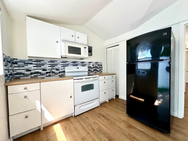 Foto del edificio - 6101 Webster Ave