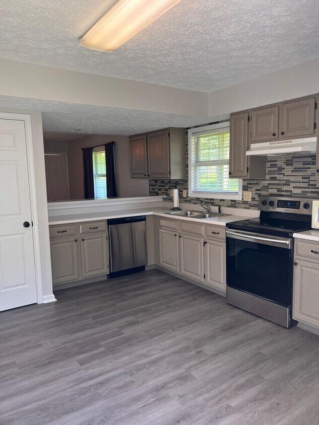 Foto del edificio - Available June 2026;  Monthly rent is $1,700