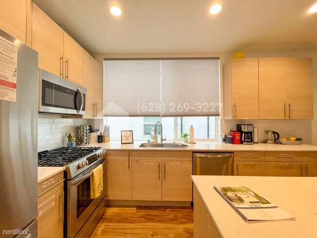 Building Photo - 3 br, 2 bath Townhome - 9034 18th Avenue SW -
