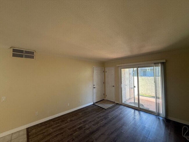 Foto del edificio - 5425 Lake Murray Blvd