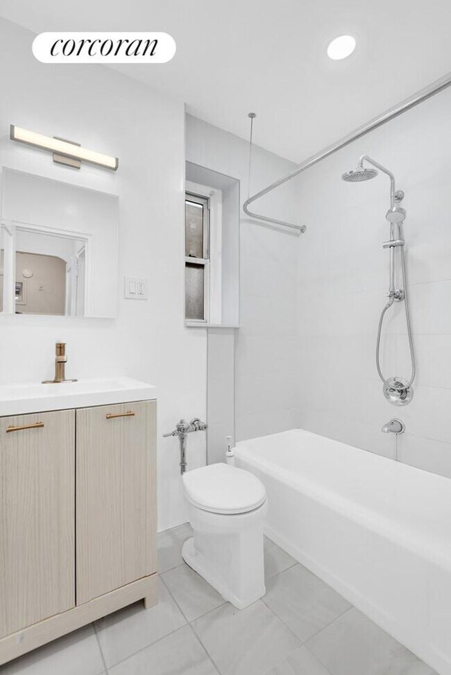 Foto del edificio - 76-15 35th Ave