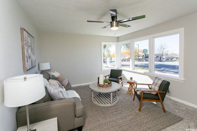 Foto del edificio - Room for rent in Great Ogden Location!