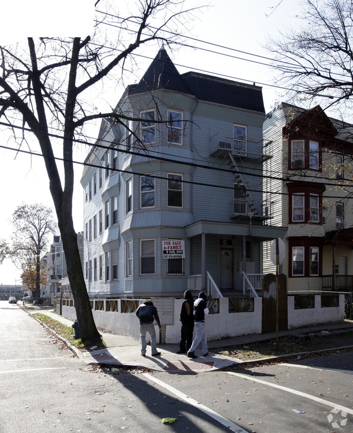 Building Photo - 94 Hopkins Pl