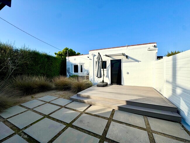 Patio trasero - 3100 W 78th St