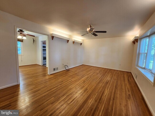 Foto del edificio - 13805 Fulmer Dr