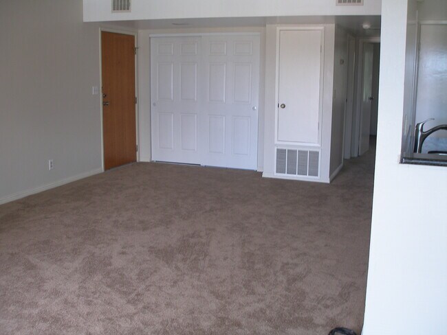 Foto principal - 141 Darby Pl