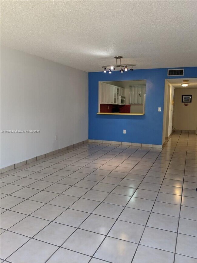 Building Photo - 1150 Collins Ave
