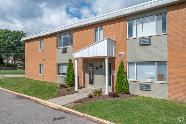 Entrada - Creekside Apartments