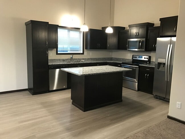 Building Photo - 3 Bed 3 Bath Single Family Home