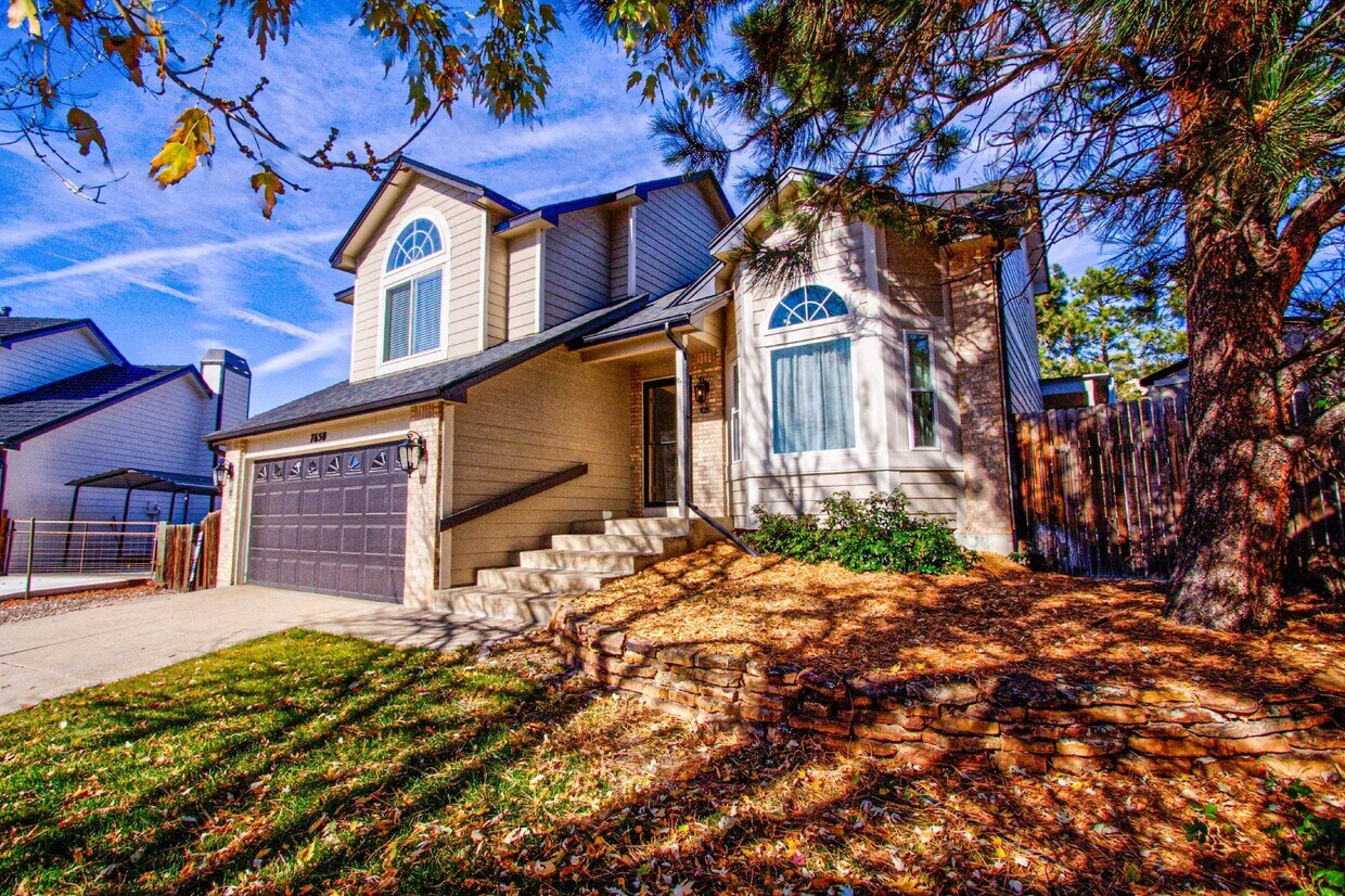 Primary Photo - Spacious 4-Bedroom Cul-de-Sac Gem with Pri...