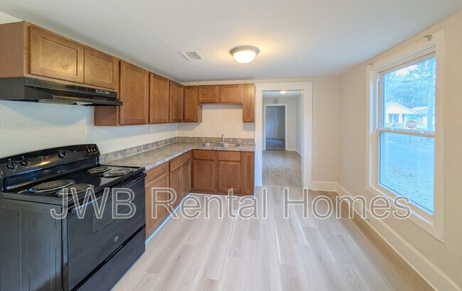 Building Photo - 203 Spring St