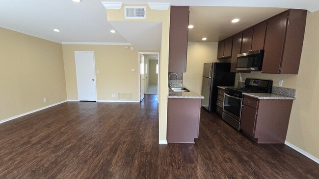 Building Photo - 338 S Arroyo Dr