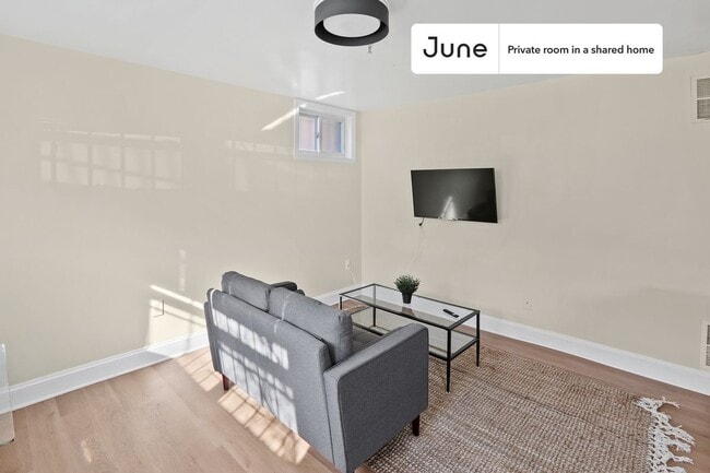 Building Photo - Room in Shared 2 bed/2 bath home