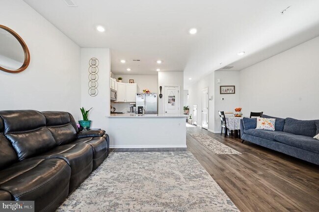 Foto del edificio - 189 South Harner Boulevard