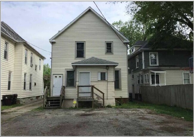 Trasero - 1418 W Barker Ave