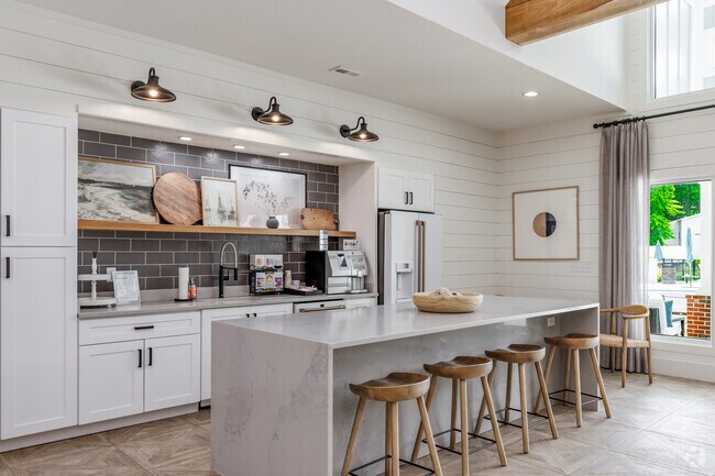 Interior Photo - Four Seasons