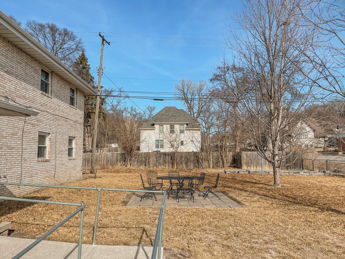 Building Photo - 402 W Eldora Ave