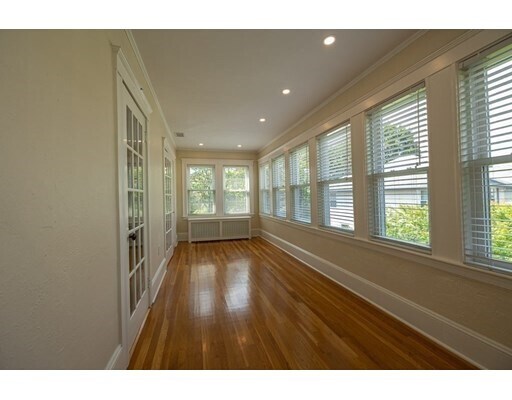 Foto del edificio - 9 Russell Rd