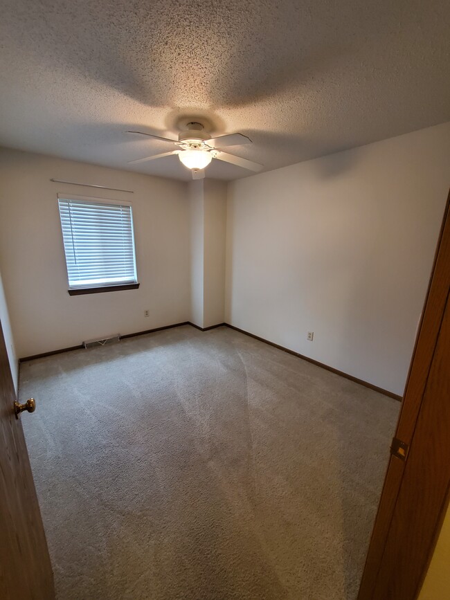 Building Photo - W163N11504 Windsor Ct