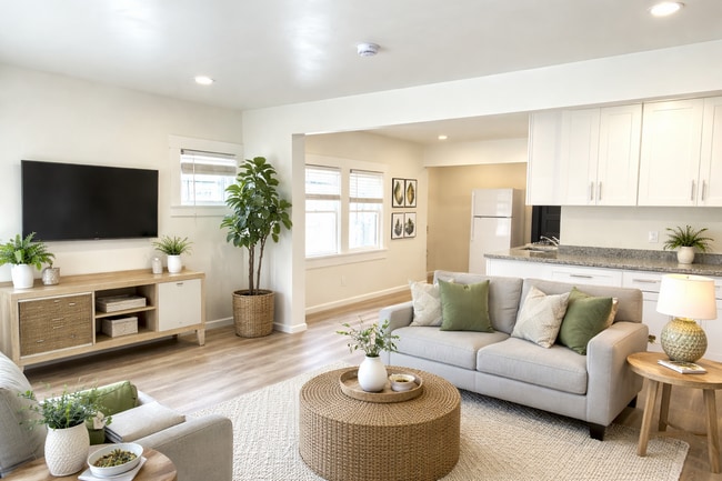 5 Bed/2 Full Baths W/Washer&Dryer Hook Ups! - 5 Bed/2 Full Baths W/Washer&Dryer Hook Ups! House