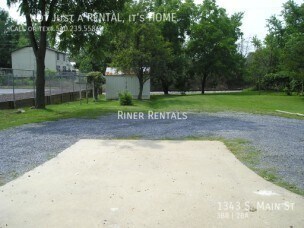 Building Photo - 1343 S Main St