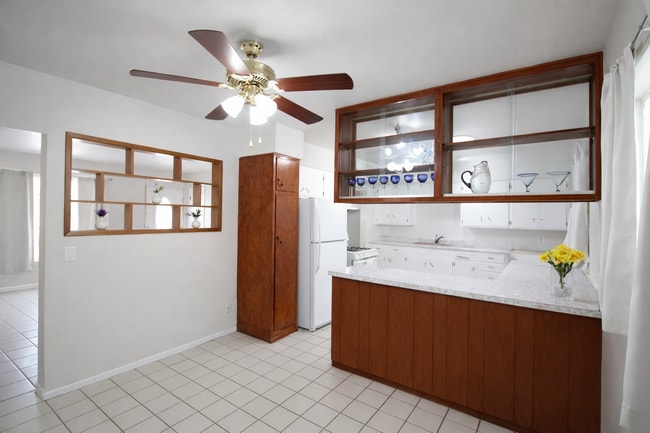 kitchen - 1427 W 7th St