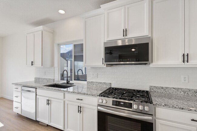 Foto del edificio - 4 bedroom/4 bathroom Home in Herriman!