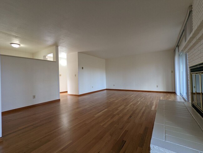 Foto del edificio - Great 3-Bedroom, 1.5-Bath Home In South Eugene!