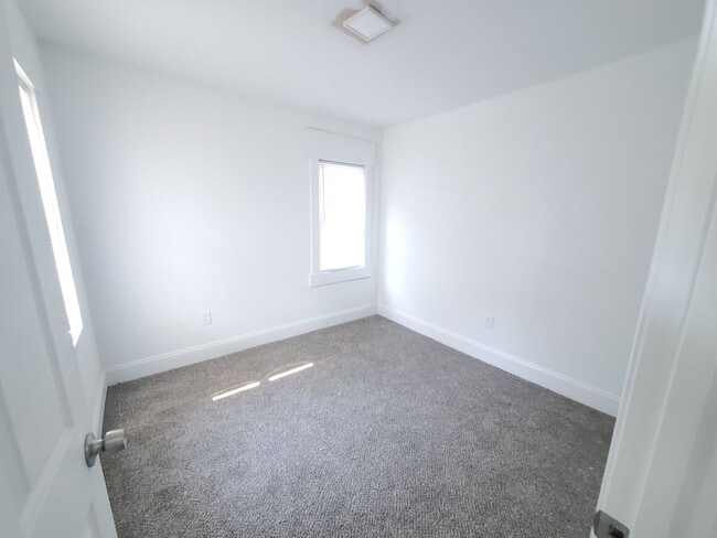 Building Photo - Single family home with attached MIL suite