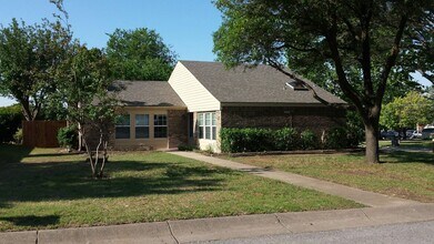 Building Photo - 8021 Bobwhite Dr