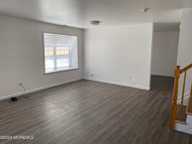 Building Photo - 739 Banyan Ct