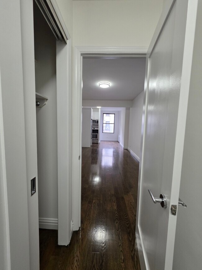 Photo - 216 E 89th St Apartment