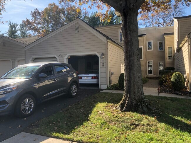 Building Photo - 140 Westbury Ct